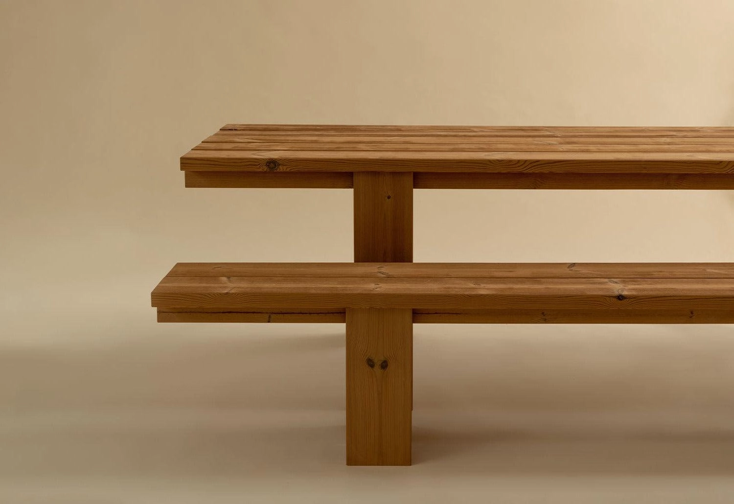 013 Osa Outdoor Dining Table