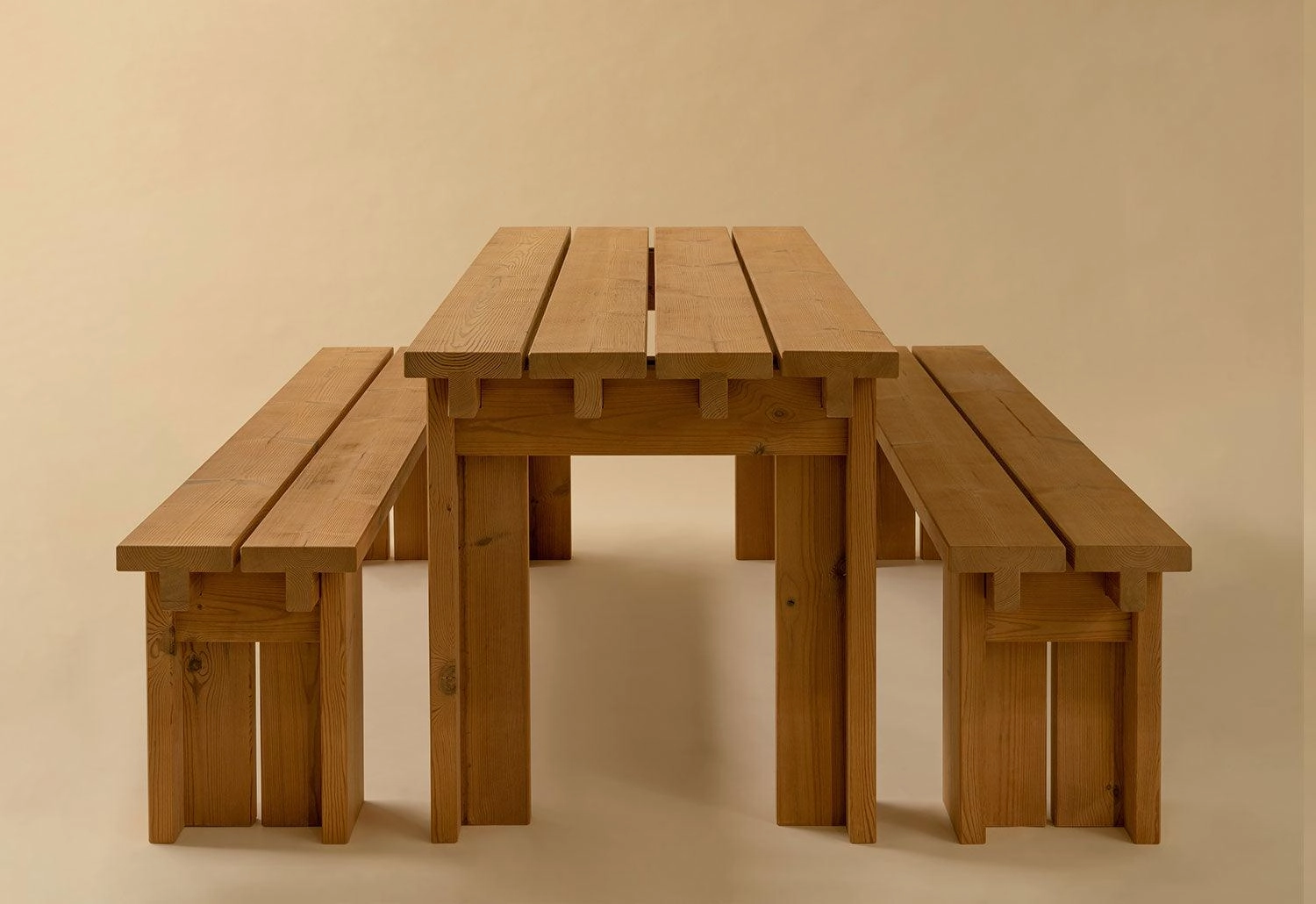 013 Osa Outdoor Dining Table