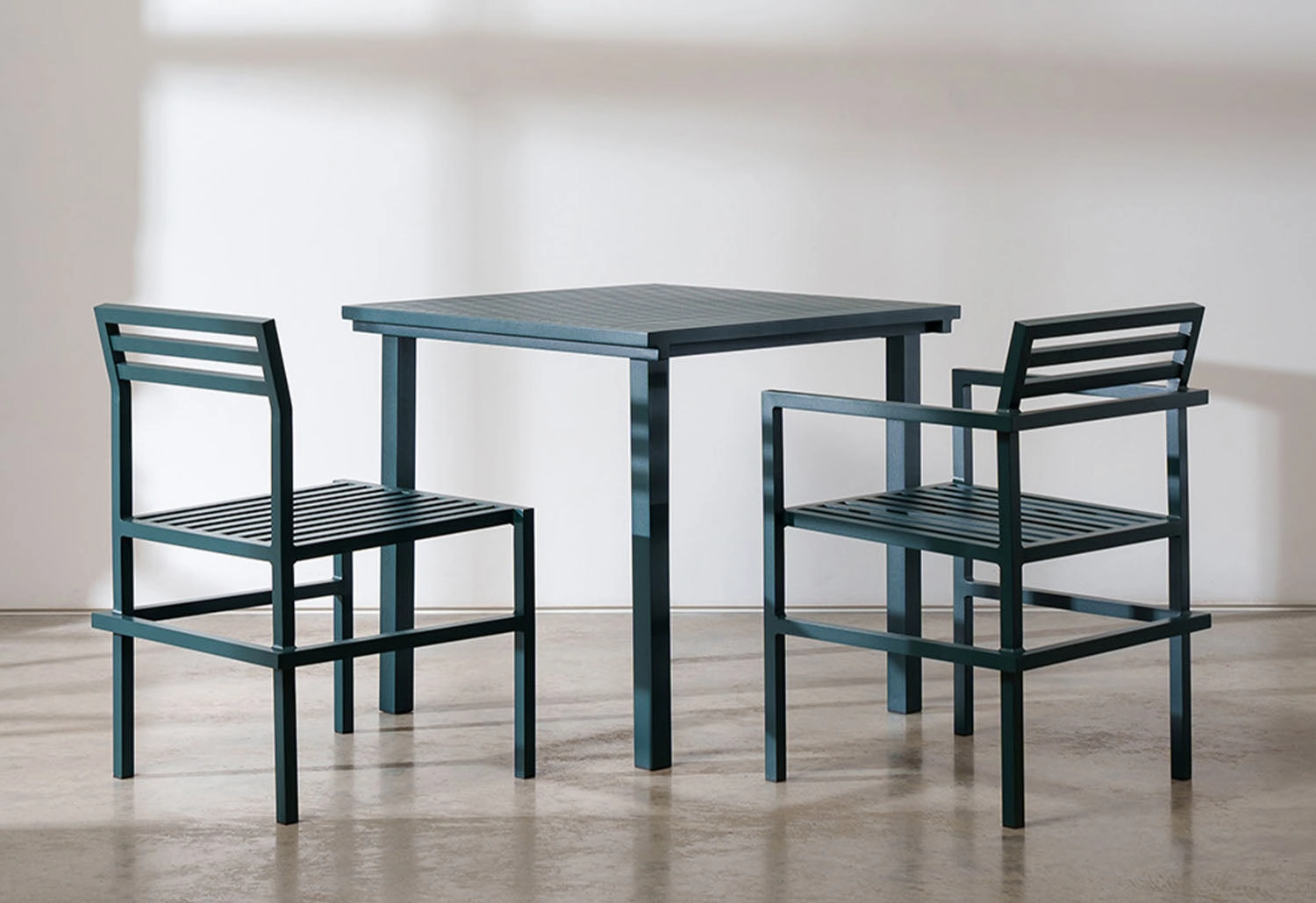 19 Outdoors Dining Table