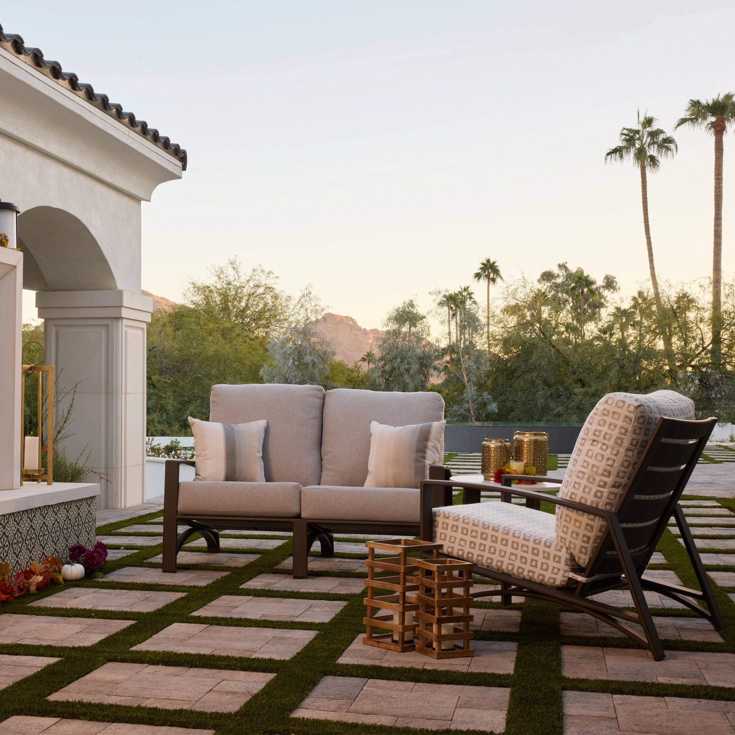 Arc Love Seat