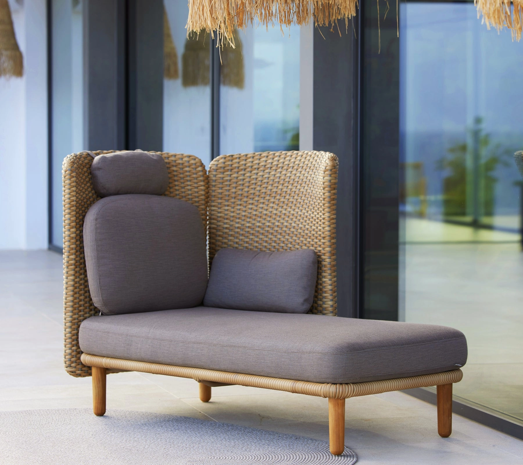 Arch neck cushion