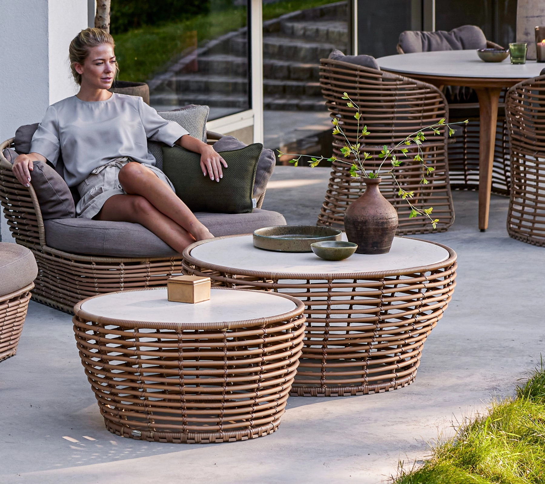 Basket coffee table, medium