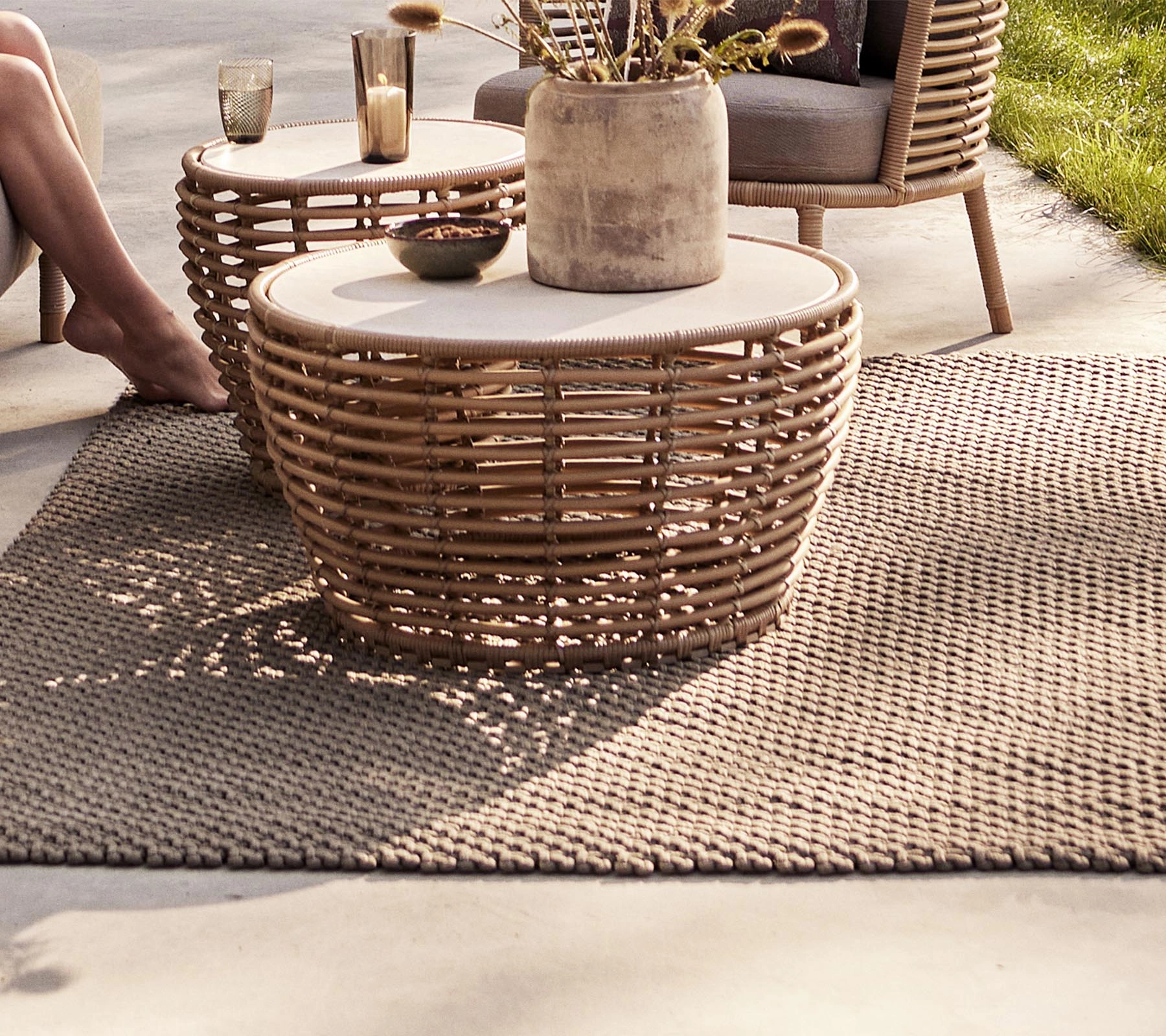 Basket coffee table, medium