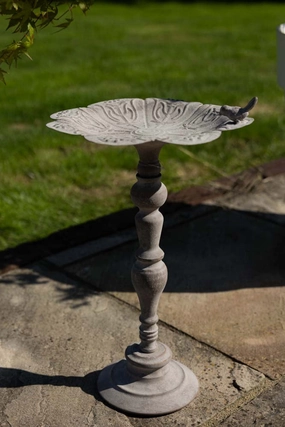 Beautiful Bird Bath On Standoutdoor garden decorative ornaments