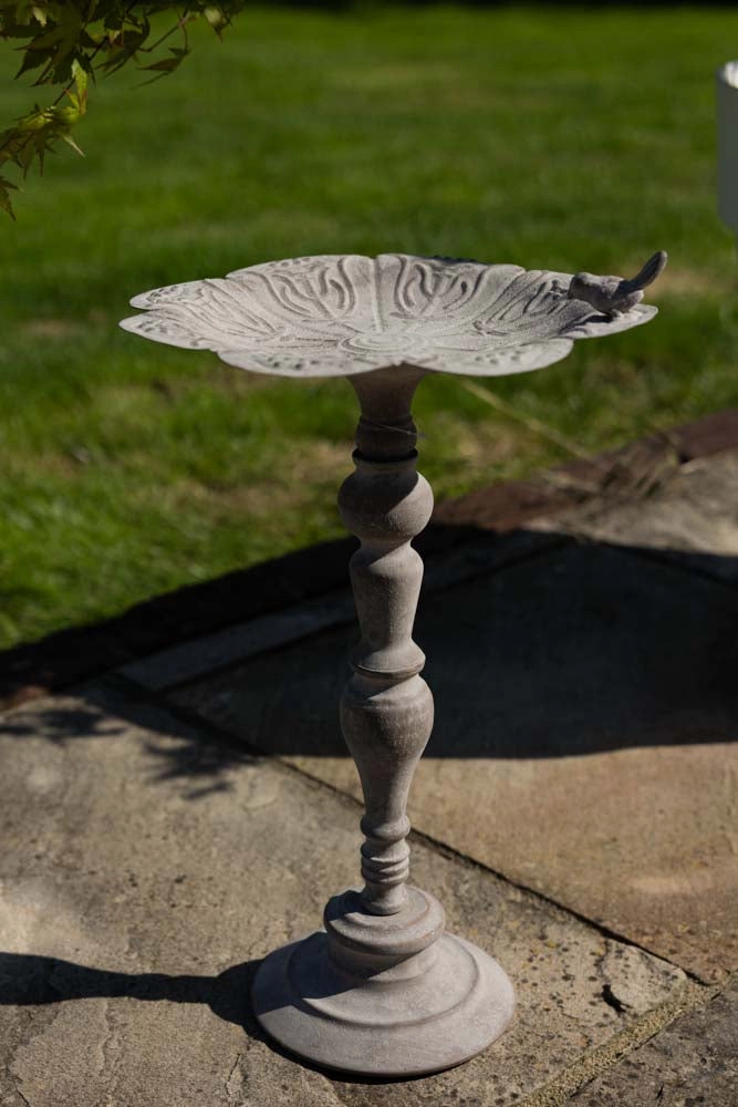 Beautiful Bird Bath On Standoutdoor garden decorative ornaments