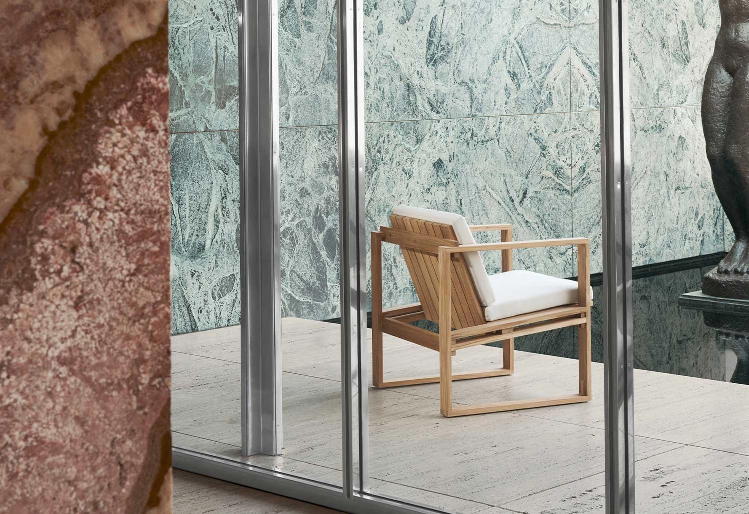 BK11 Lounge Chair