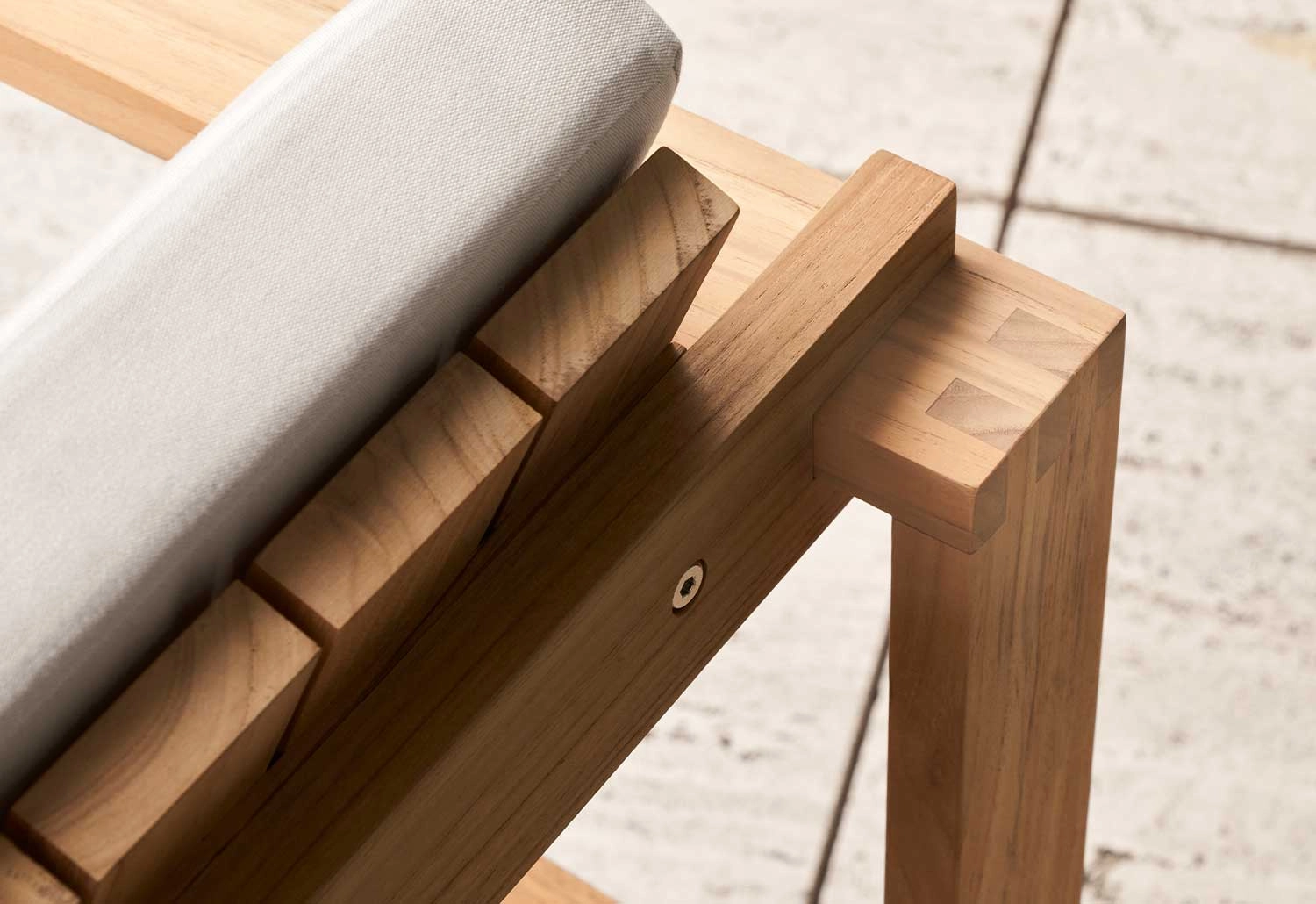 BK11 Lounge Chair