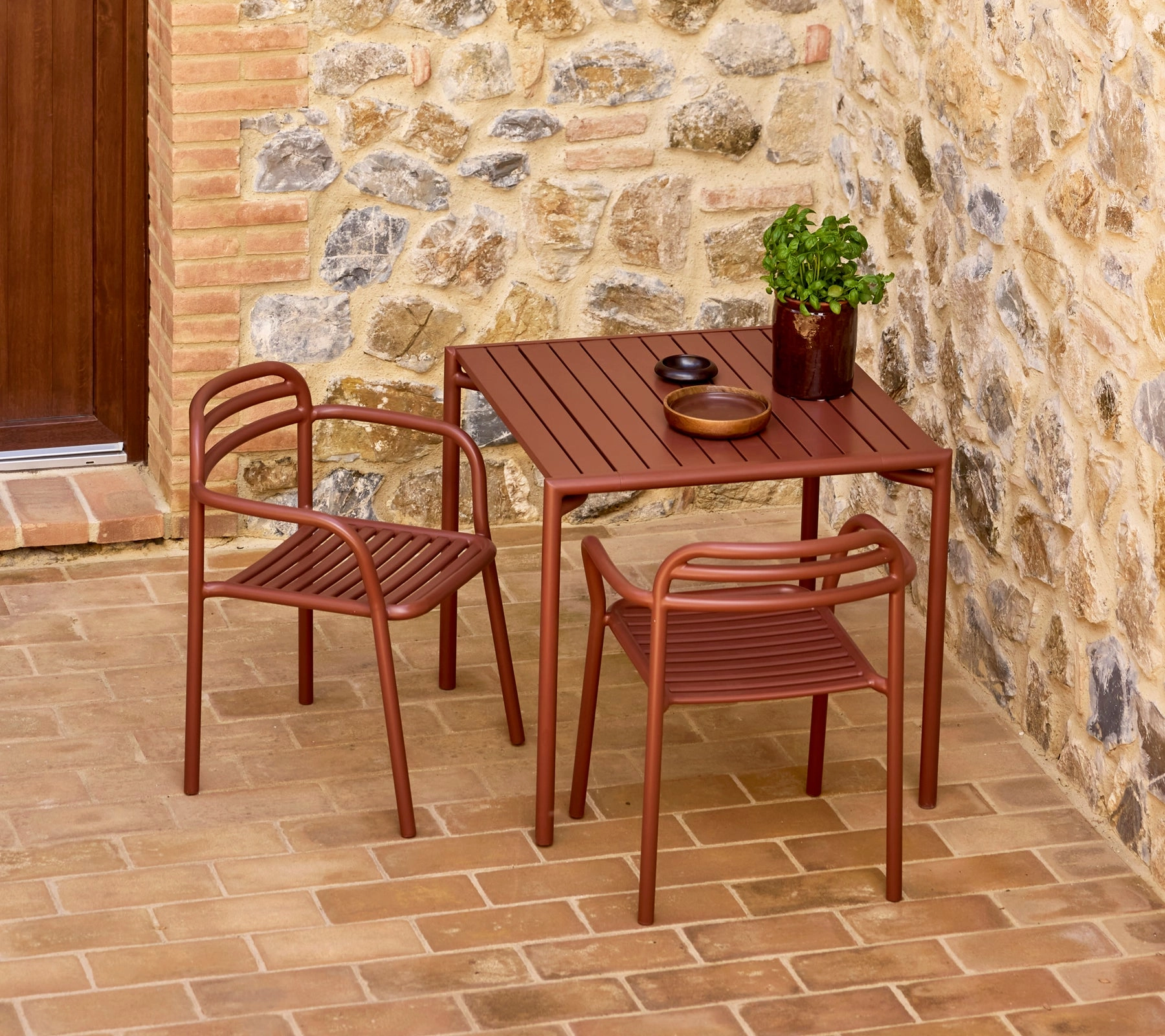 Bliss dining table