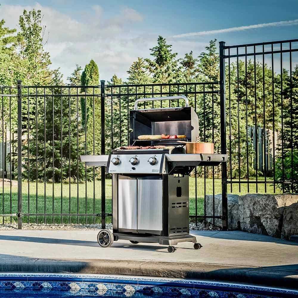 Broil King Signet 320 3-Burner Gas Grill