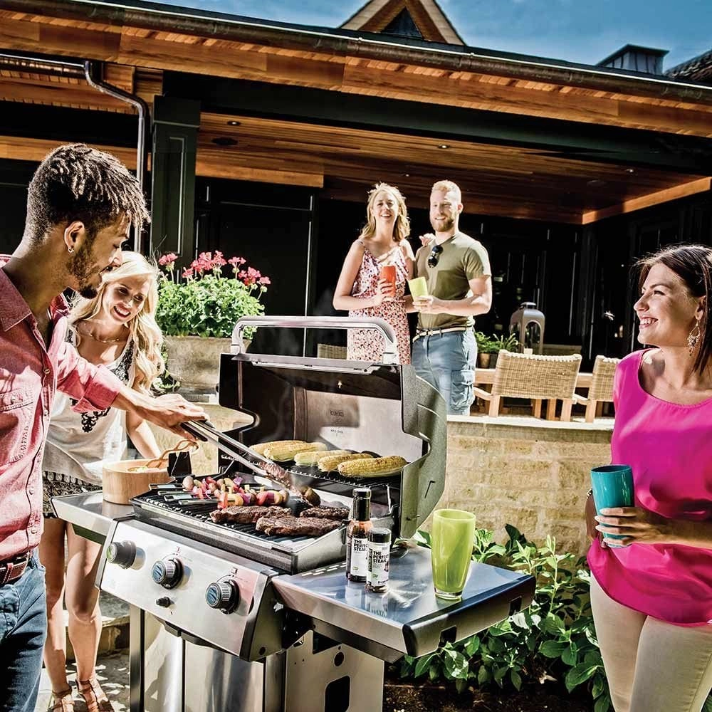 Broil King Signet 320 3-Burner Gas Grill