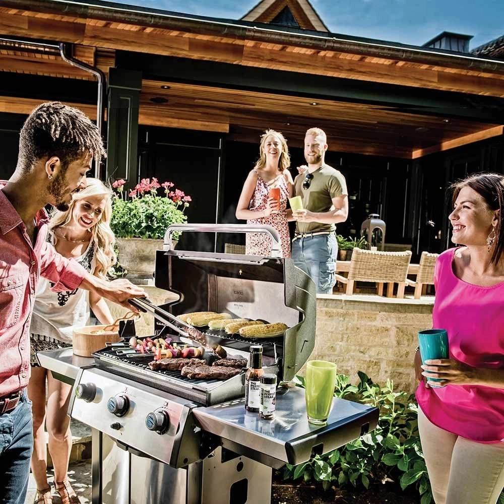 Broil King Signet 320 3-Burner Gas Grill