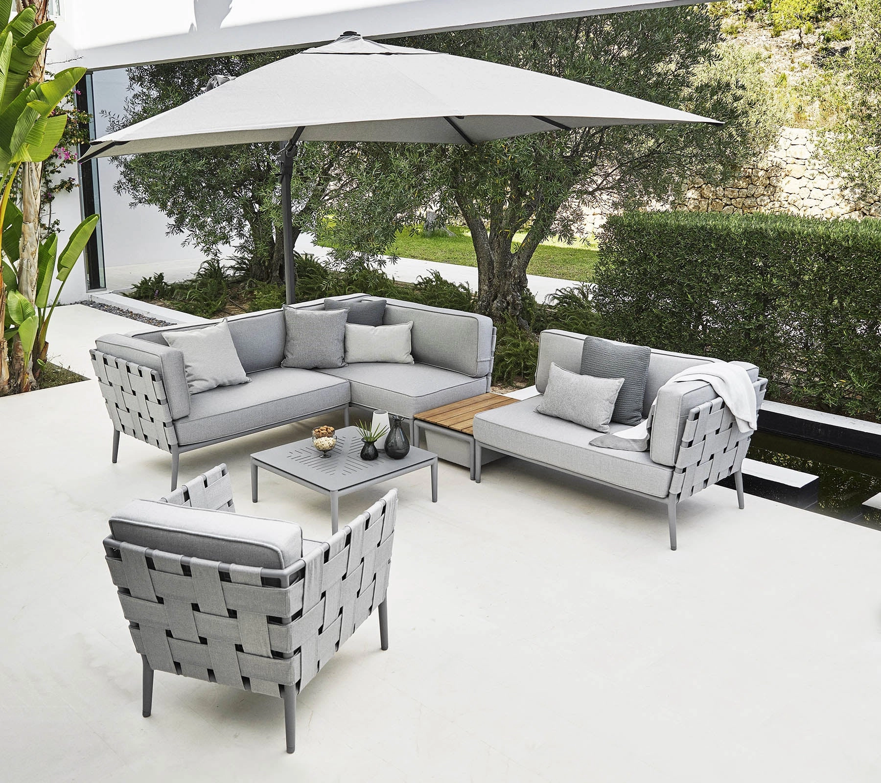 Conic lounge chair