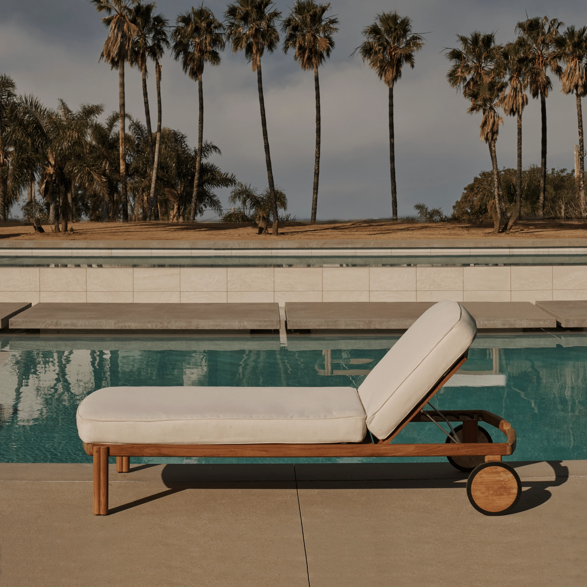 Cove Teak Sun Lounge