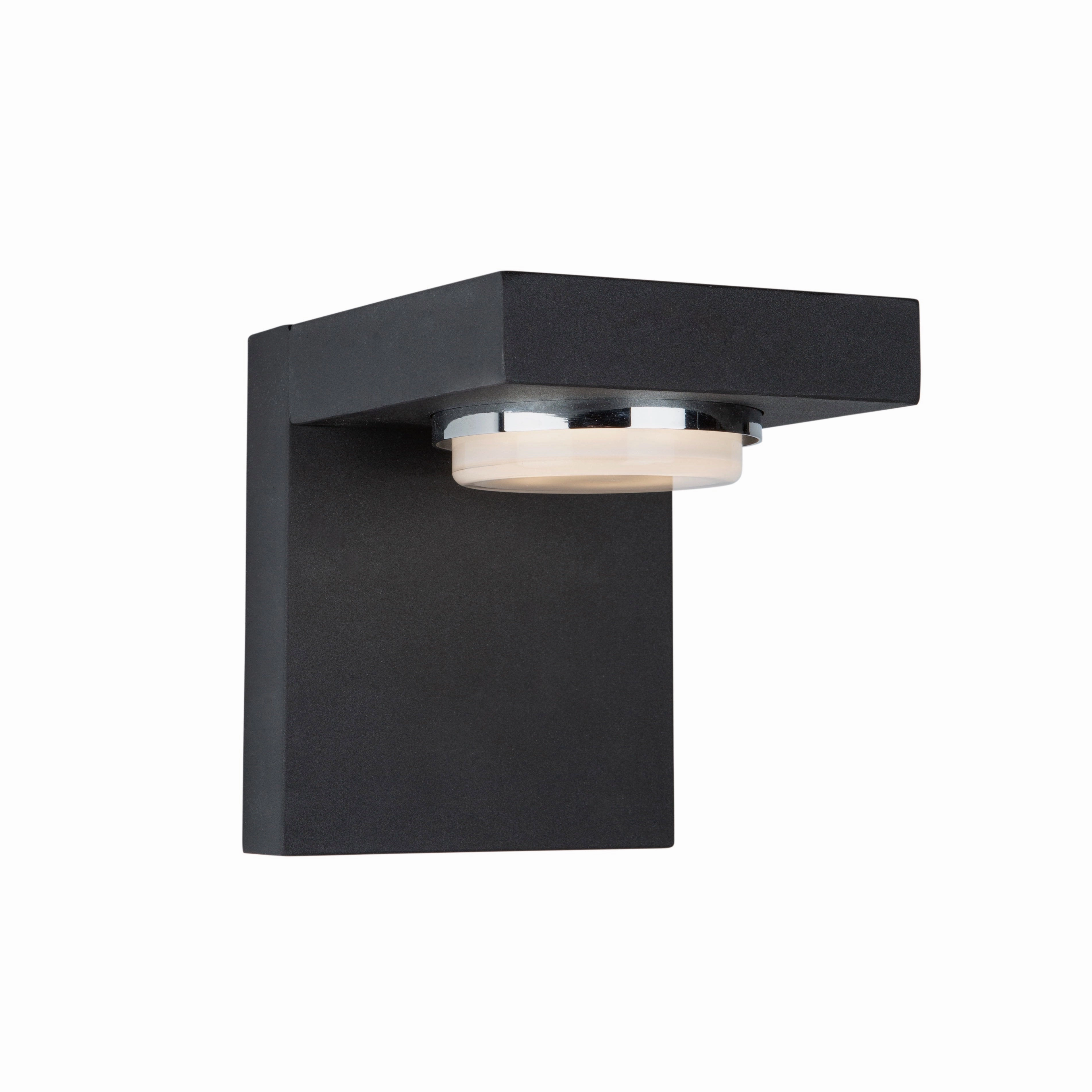 Cruz Outdoor Wall LightWeatherproof outdoor lighting