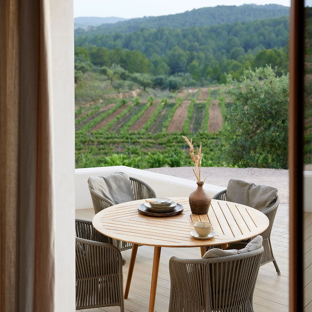 Define Outdoor Dining Table - Round
