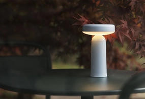 Ease Portable LampWeatherproof outdoor lighting