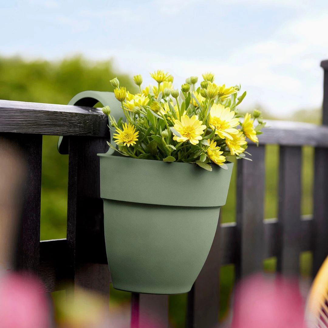 Elho Vibia Campana Easy Hanger Small hanging garden planters for small spaces