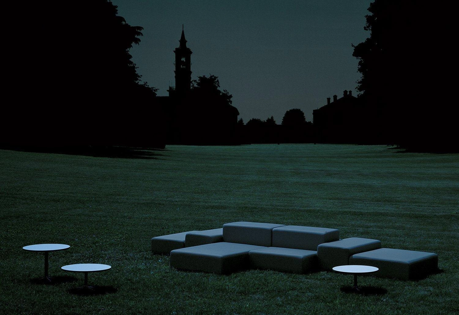 Extra Wall Outdoor Sofa