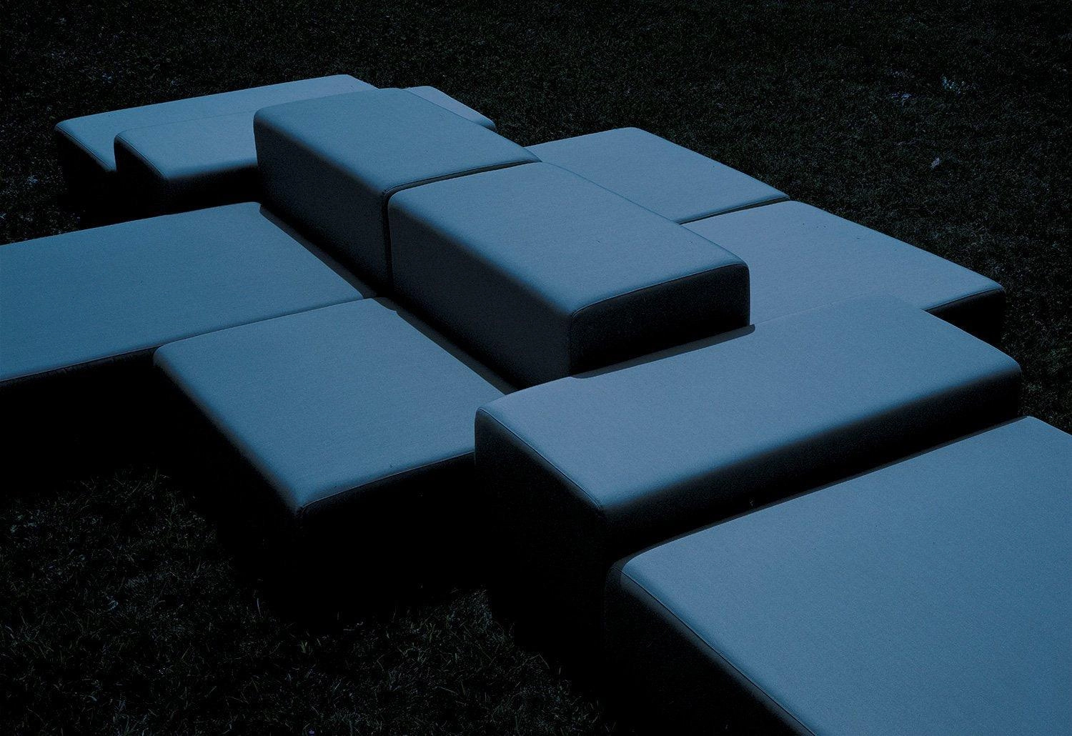 Extra Wall Outdoor Sofa