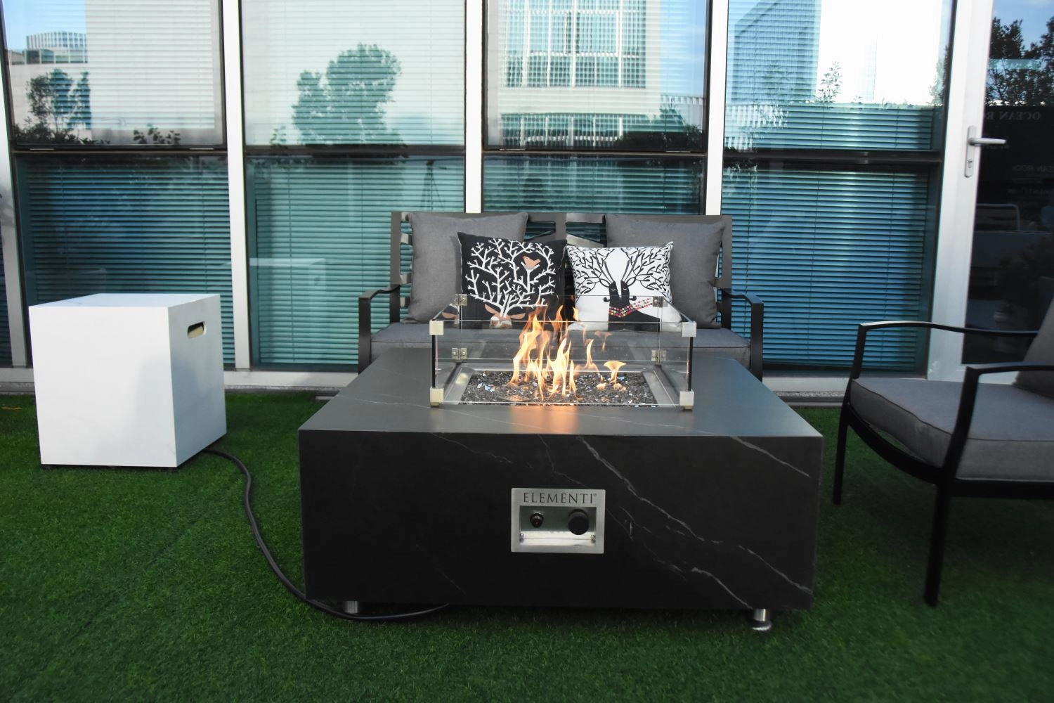 Eyjafja Marble Porcelain Fire Pit (Elementi) - Black / Propaneoutdoor patio furniture set