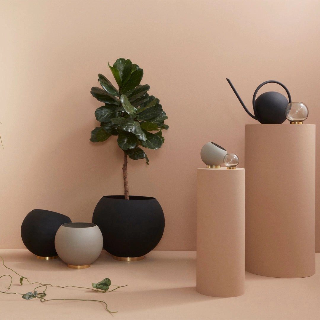 Globe Flowerpot (Order Quantity: 1)
