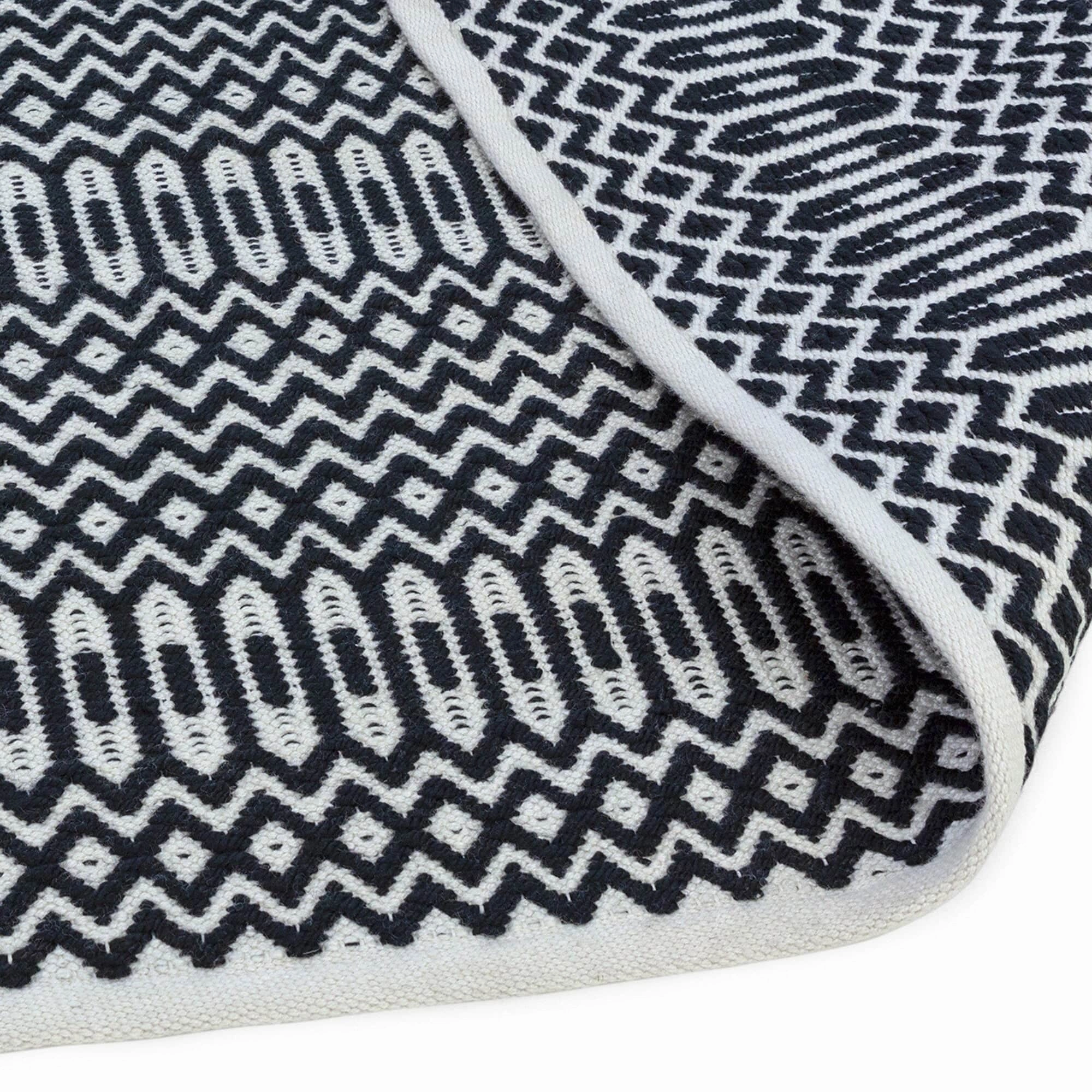 Halsey Rug - Black Rug