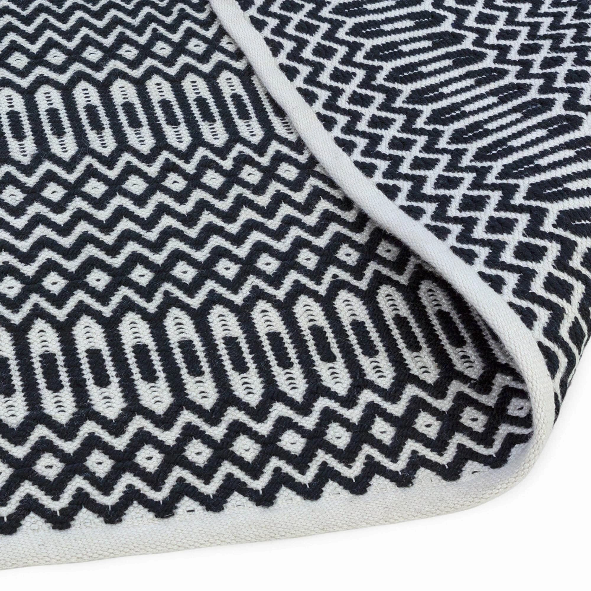 Halsey Rug - Black Rug