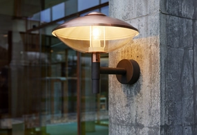 HL Wall LampWeatherproof outdoor lighting