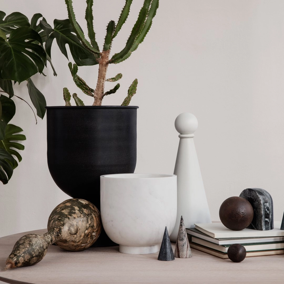 Hourglass Pot