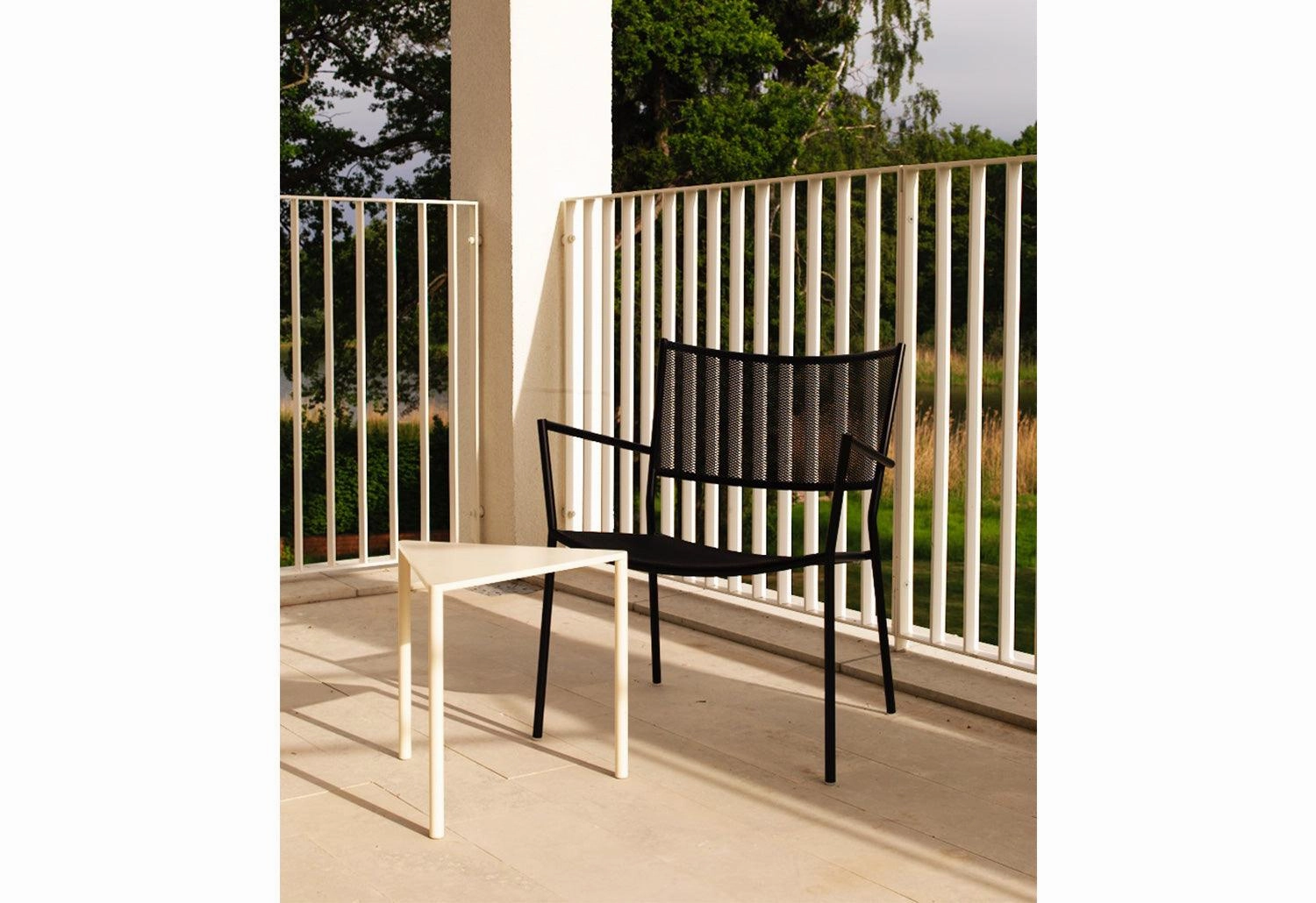 Jig Mesh Outdoor Easy Chair