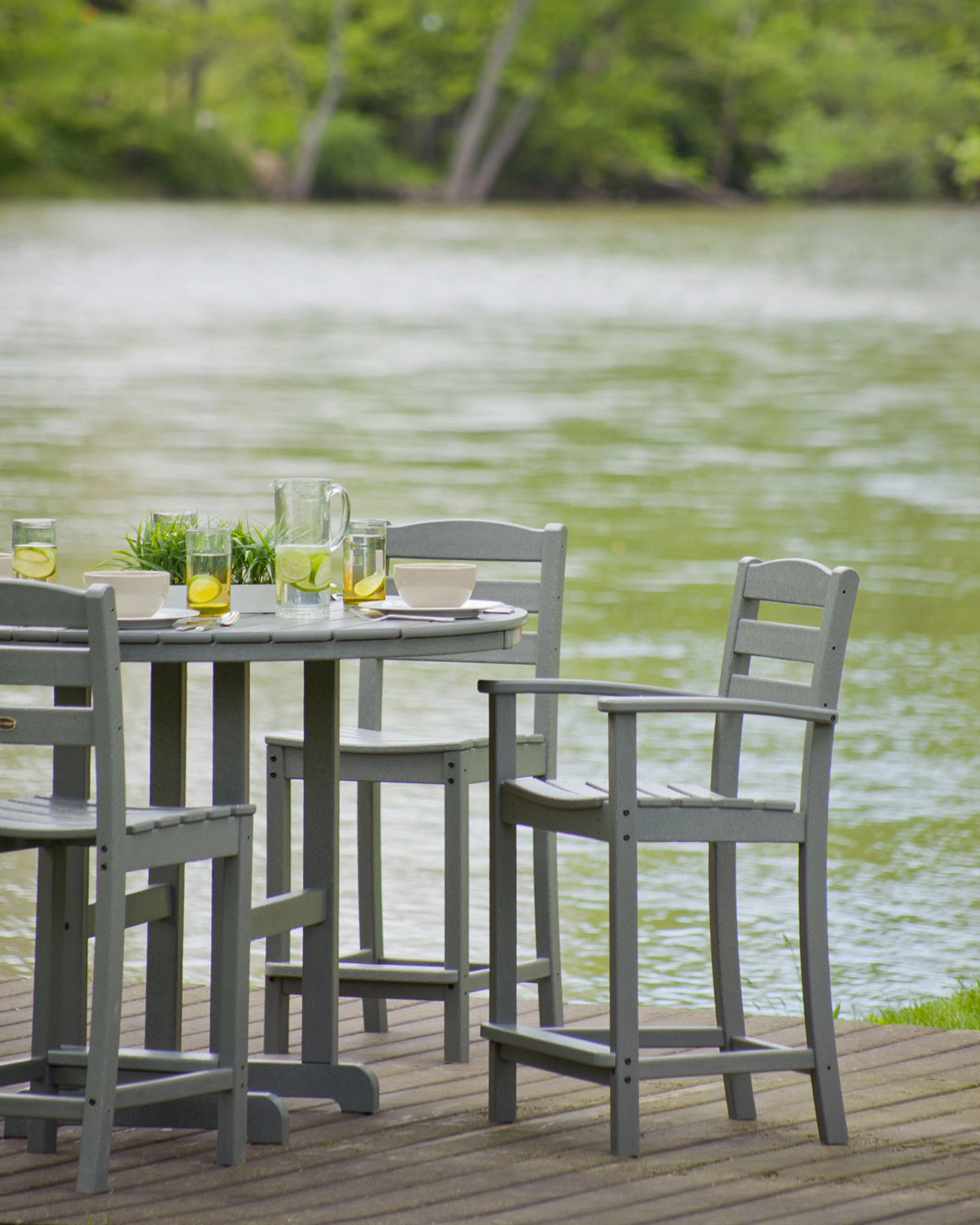 La Casa Caf 5-Piece Round Farmhouse Counter Dining Set