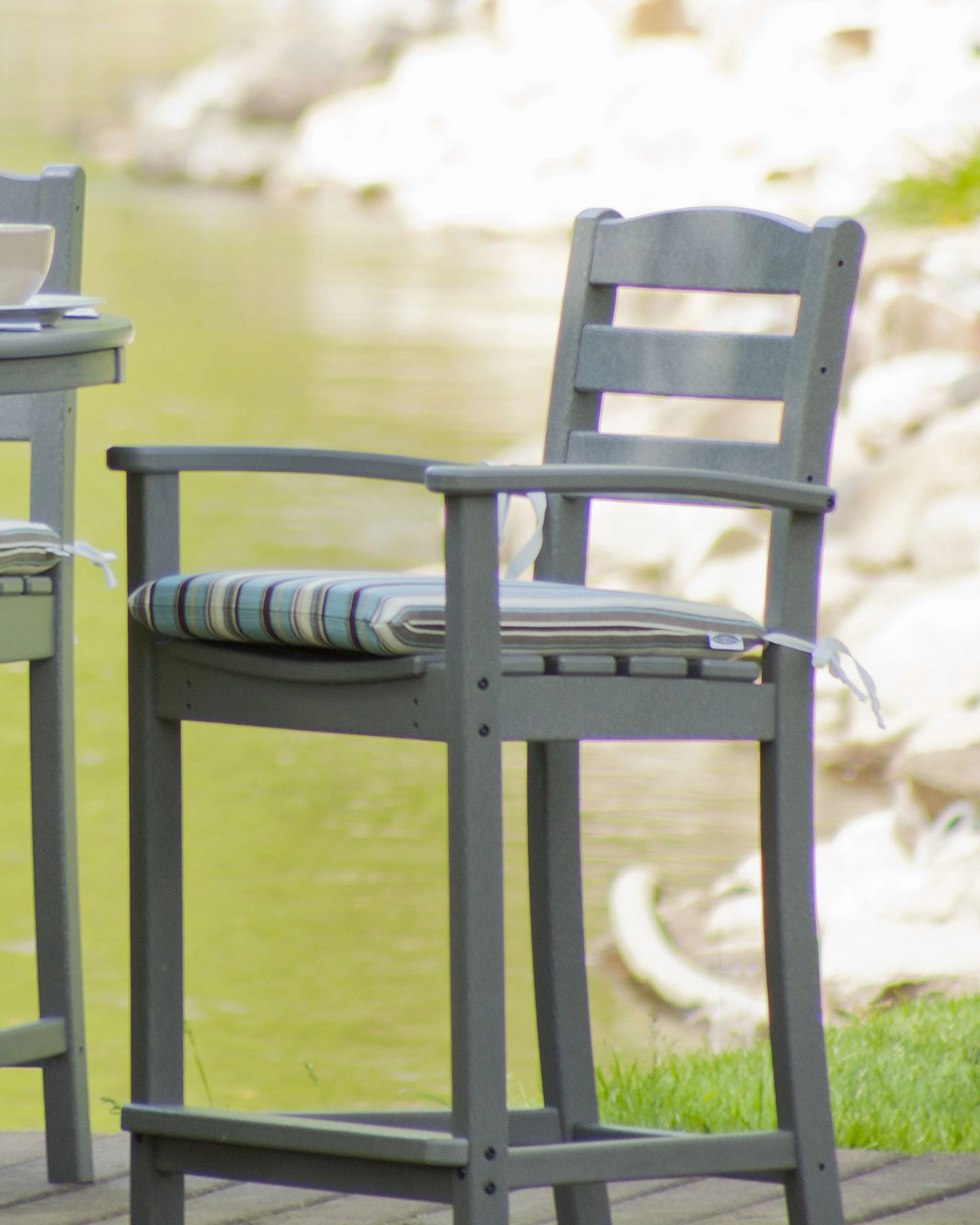 La Casa Caf 5-Piece Round Farmhouse Counter Dining Set