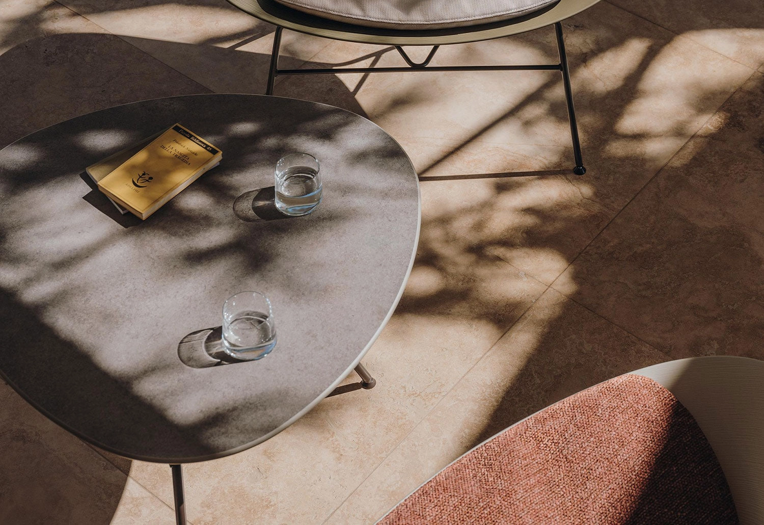 Leaf Outdoor Table | Triangle