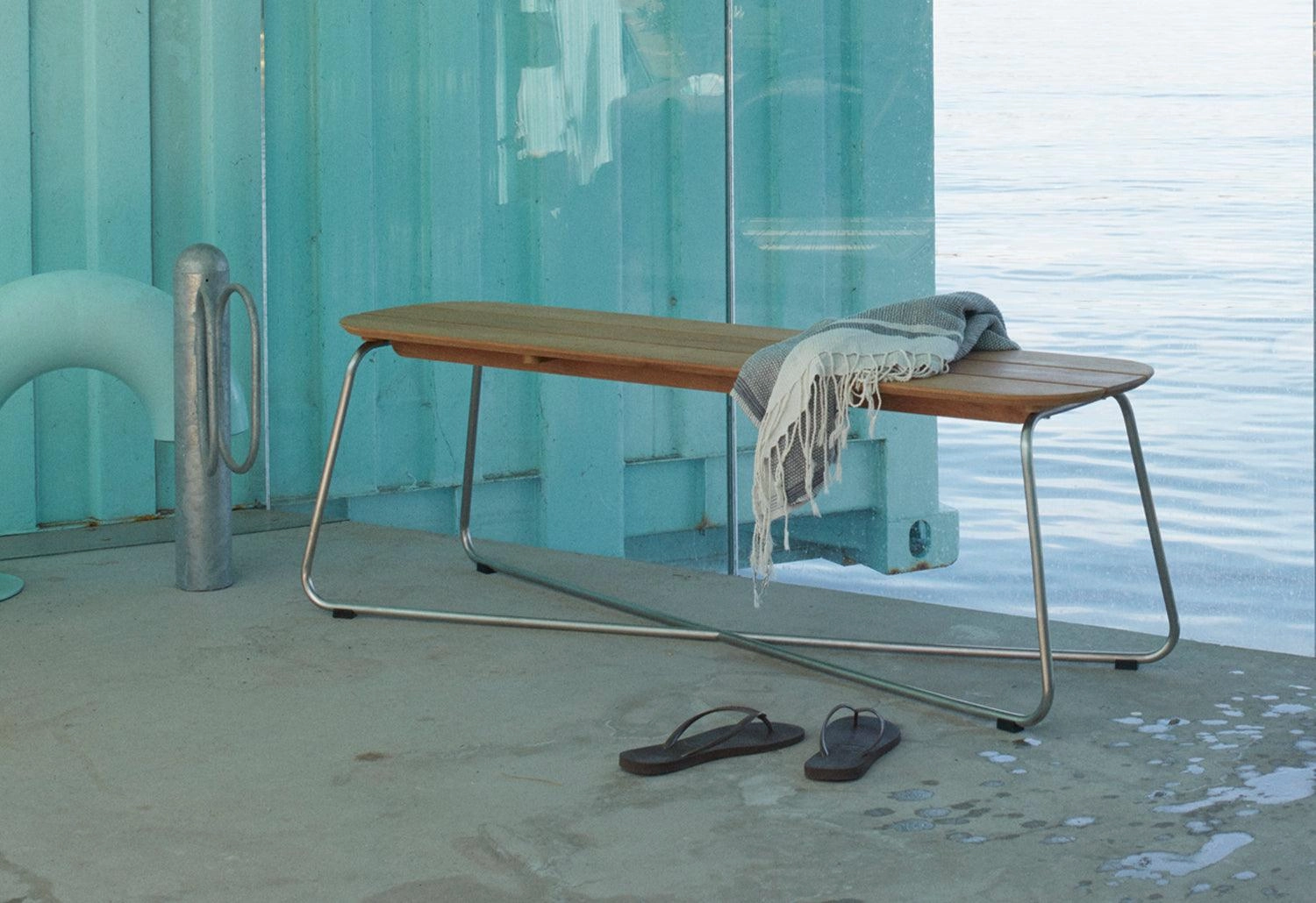 Lilium Bench
