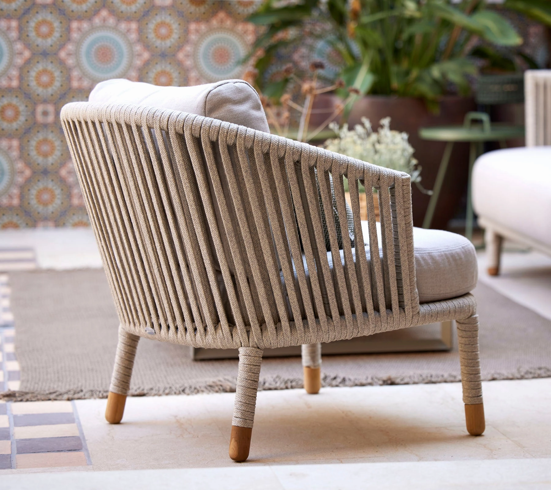 Moments lounge chair