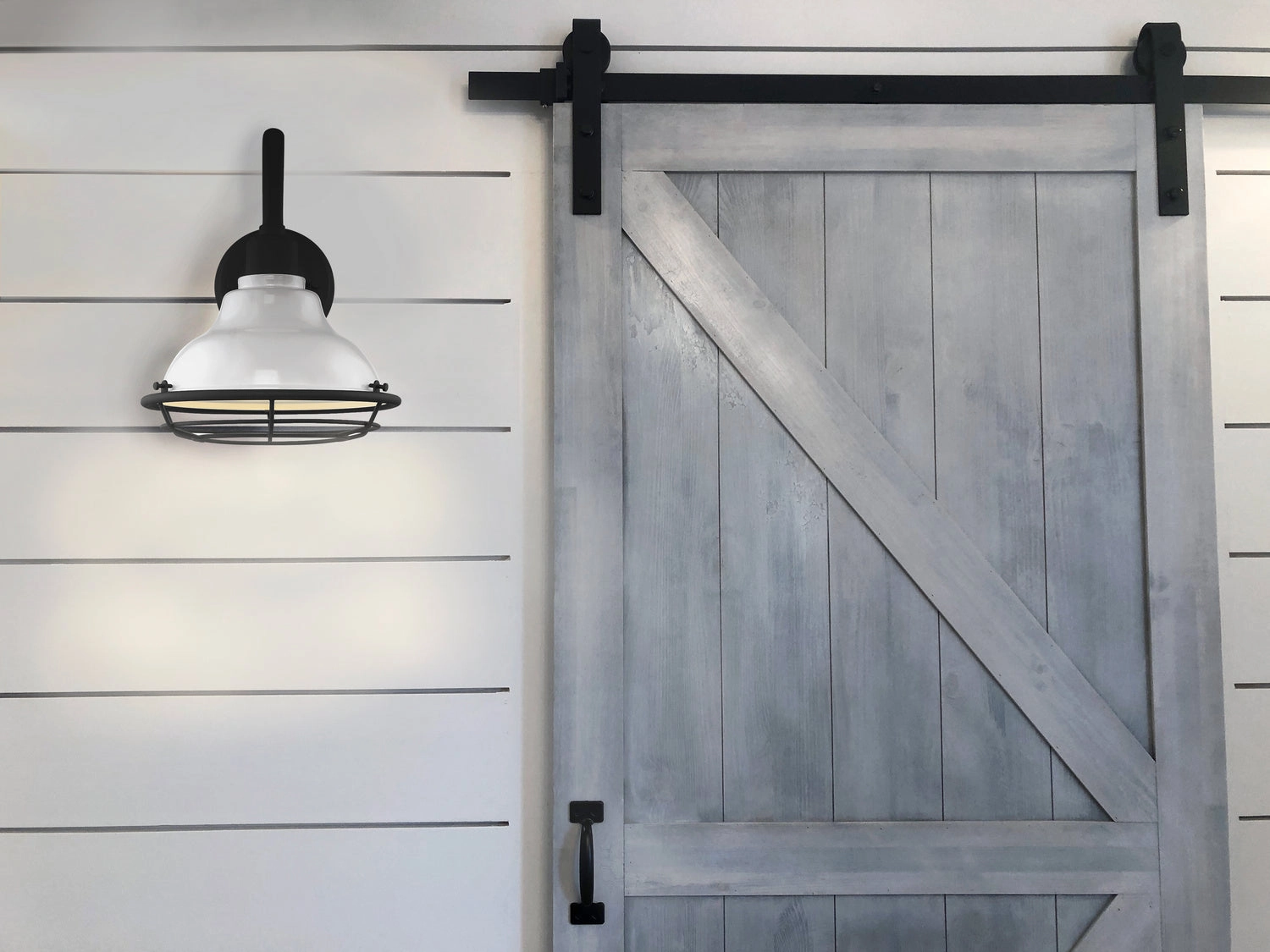 Newbridge One Light Outdoor Wall Mount Gloss White / Textured Black