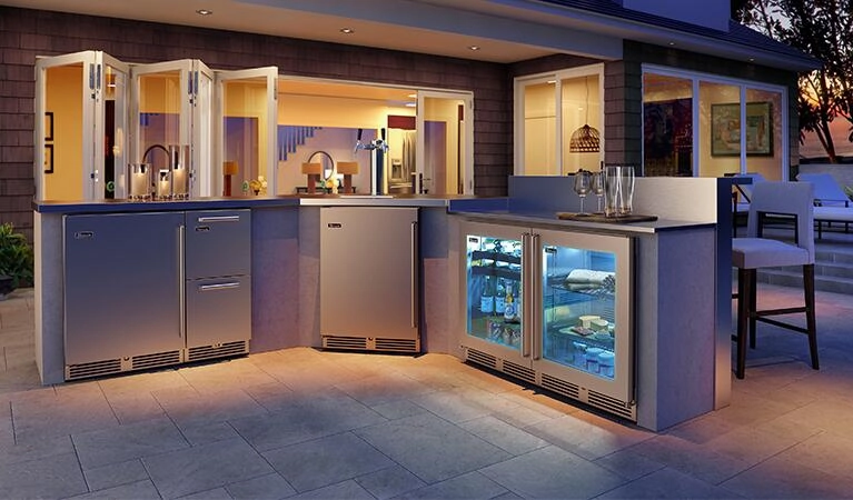 Perlick 24 inch Signature Series 3.1 cu ft Compact Refrigerator HH24RO-4-1