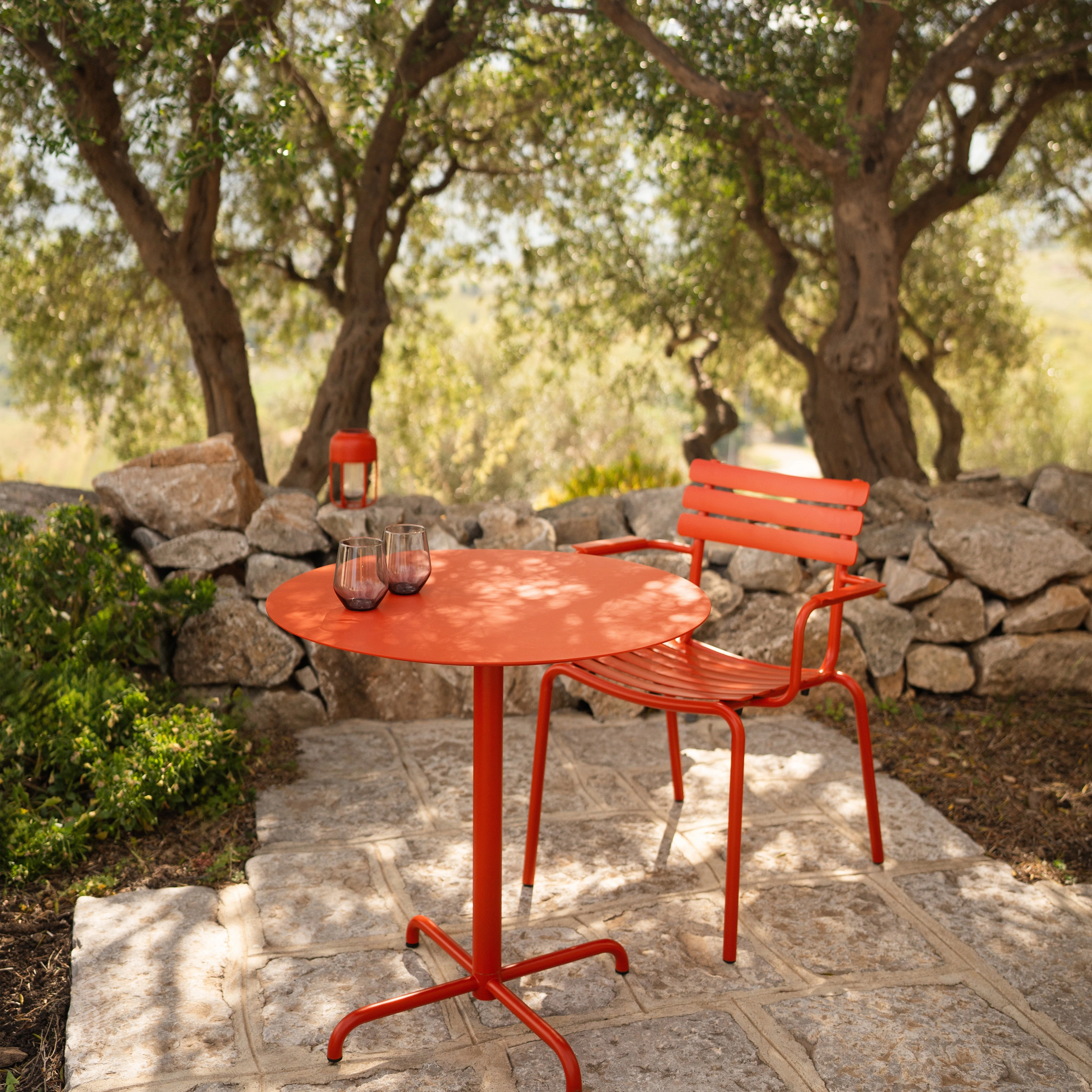 PICO Outdoor Caf Table w/ 4-Star Base - Round