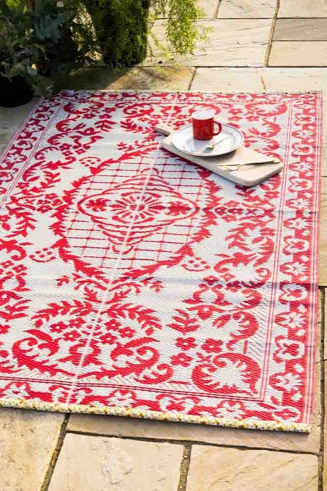 Recycled Plastic Reversible Red Floral Garden Rug