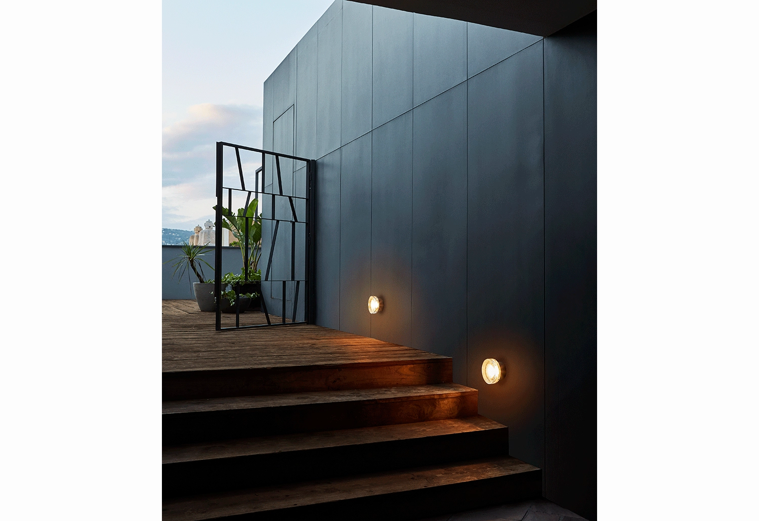 Roc Wall Light