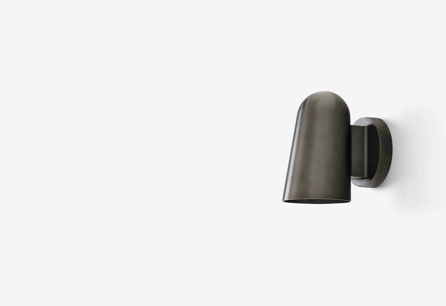 Solid Wall LampWeatherproof outdoor lighting