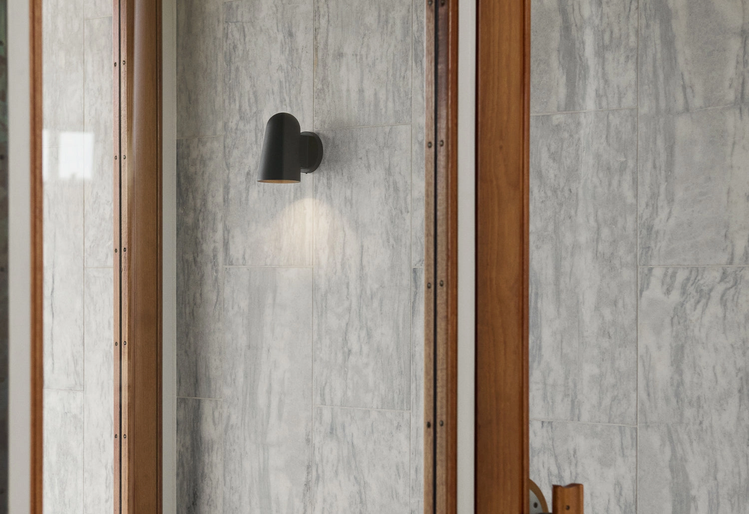Solid Wall Lamp