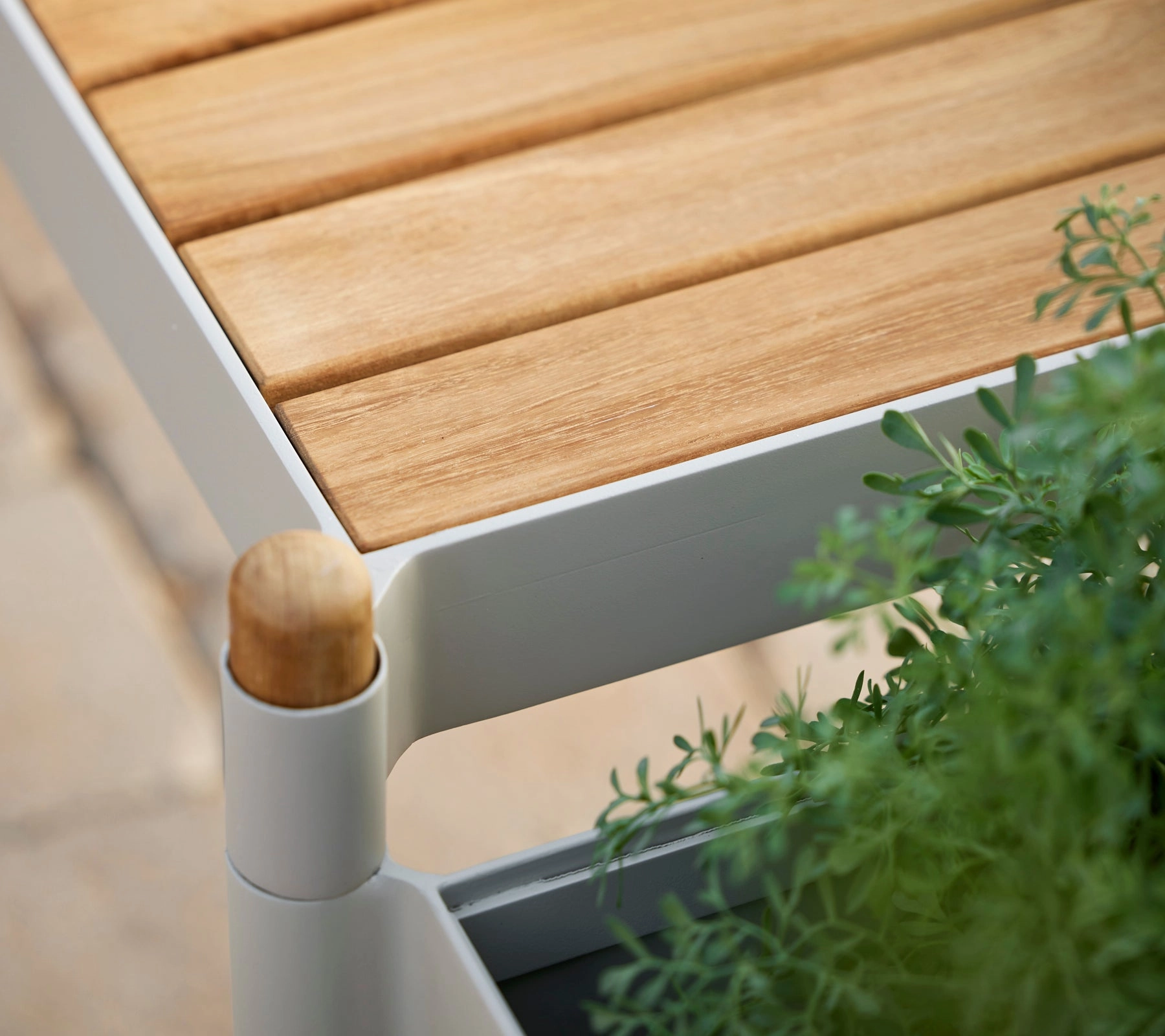 Sticks bench w/planter