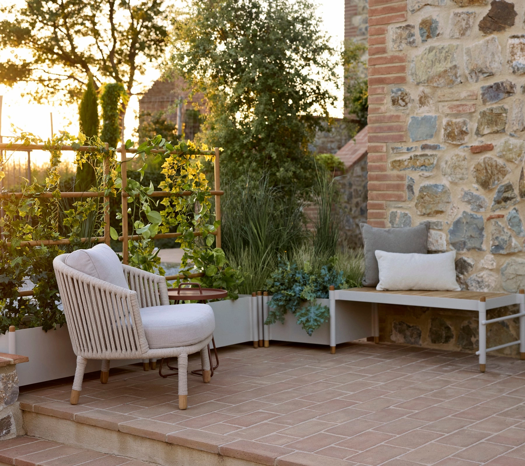 Sticks bench w/planter