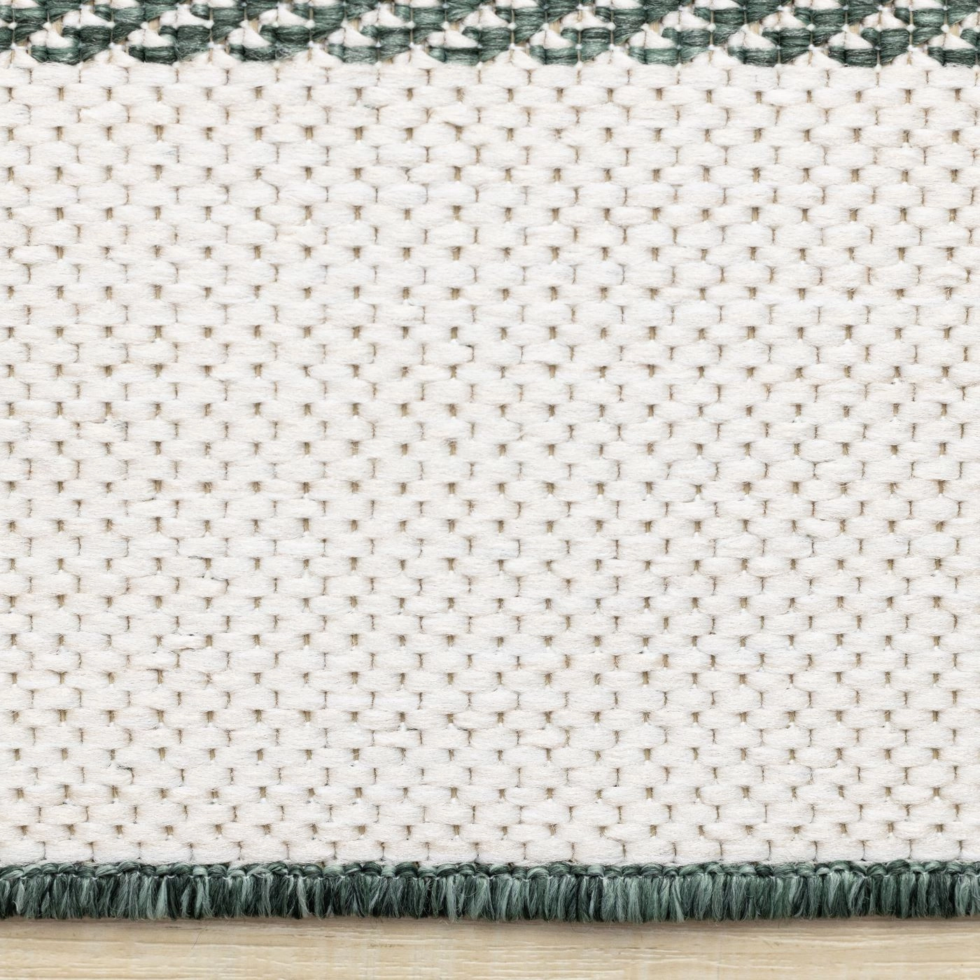 Summer Breeze 5'3" x 7'7" Outdoor Chevron Border Rug - Green, White