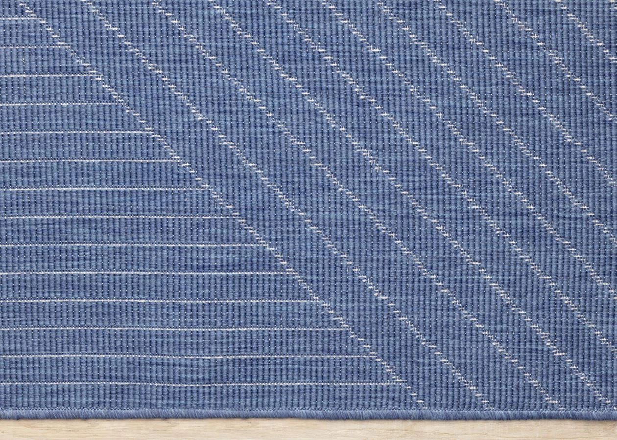 Summer Breeze 5'3" x 7'7" Outdoor Rug Traverse Stripes - Blue, White