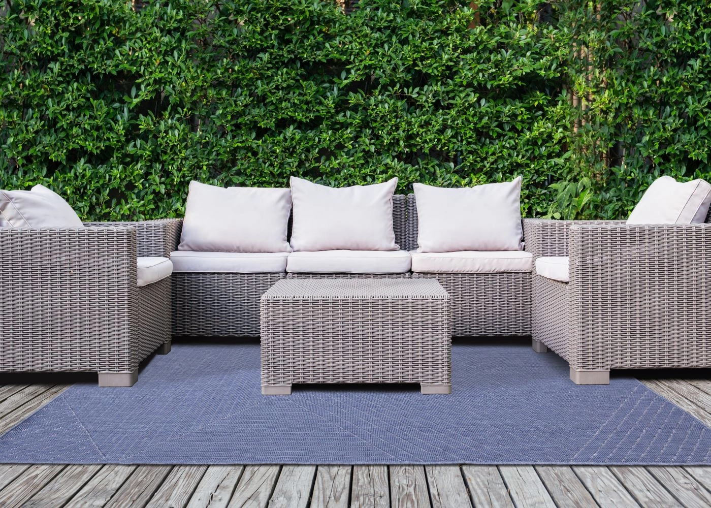 Summer Breeze 5'3" x 7'7" Outdoor Rug Traverse Stripes - Blue, White