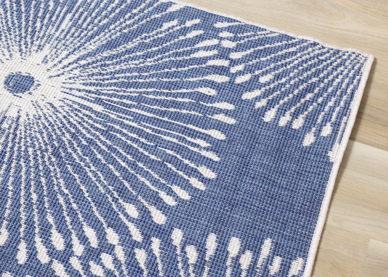 Summer Breeze 6'7" x 9'6" Outdoor Reversible Dandelion Wish Rug - Blue, White