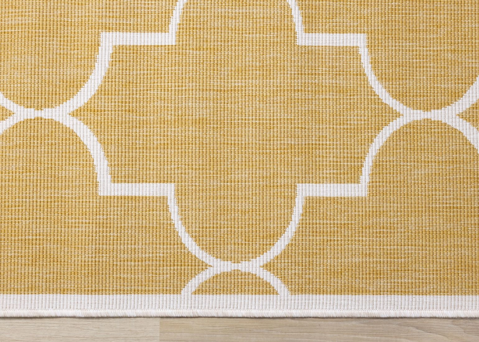 Summer Breeze 6'7" x 9'6" Outdoor Reversible Geometric Rug - Yellow, White