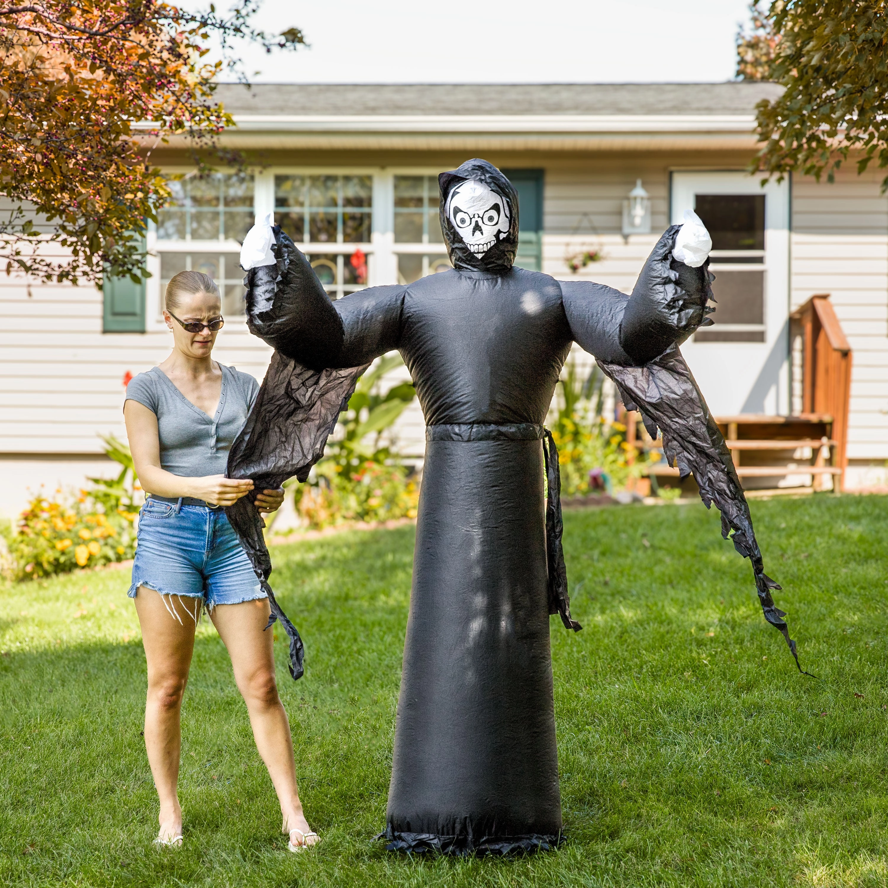 Sunnydaze 7 Grisly Grim Reaper Inflatable Halloween Decoration